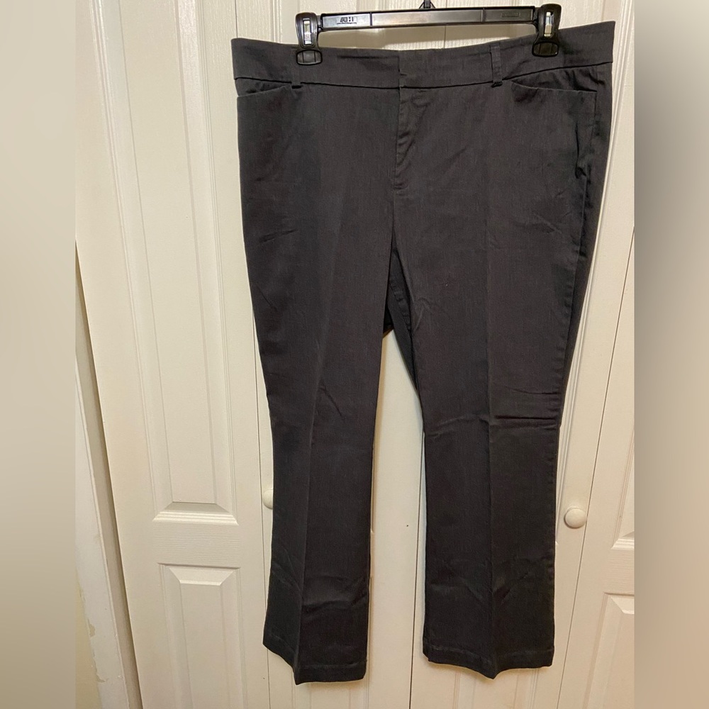 CLEARING CLOSET NEW LISTING! Like new gray pants.Zippered front and back pockets